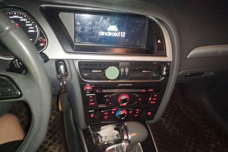 Used Audi A4L 2013 35 TFSI Automatic Standard Model Audio And AC Panel