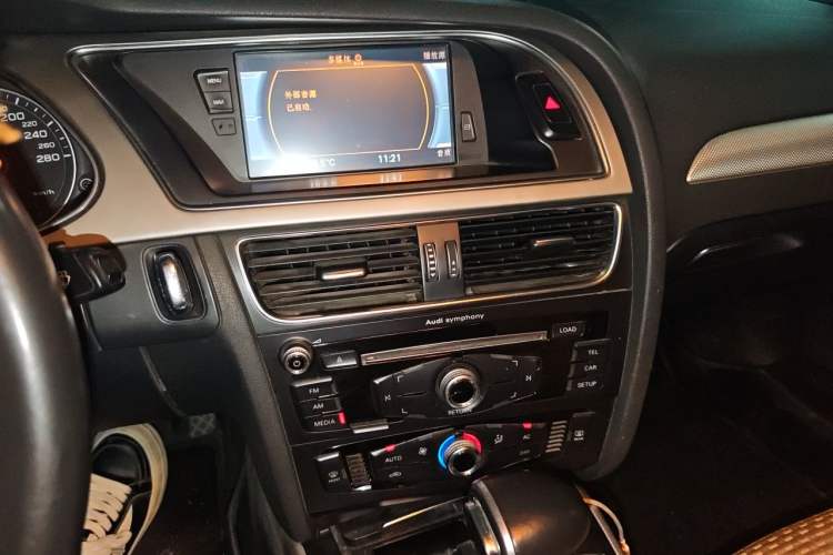 Used Audi A4L 2013 35 TFSI Automatic Standard Model Audio And AC Panel