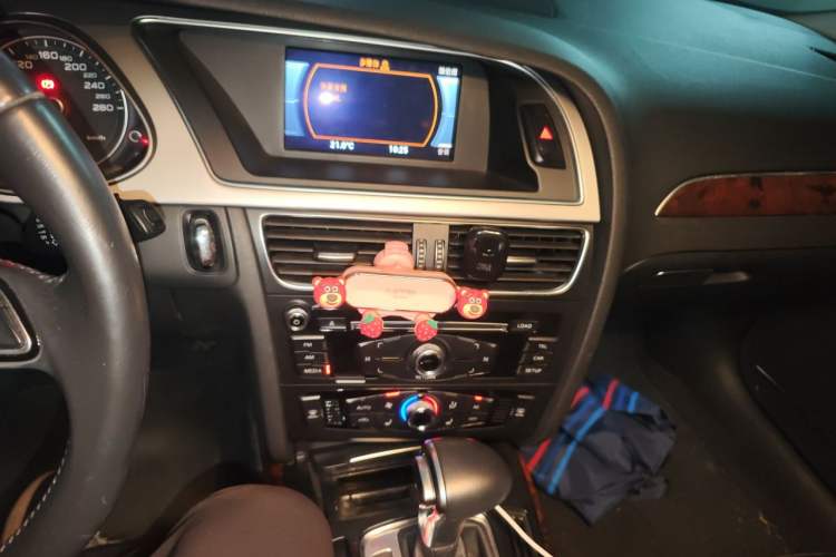 Used Audi A4L 2013 35 TFSI Automatic Comfort Model Audio And AC Panel