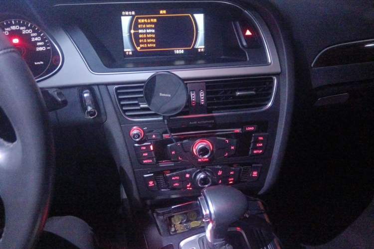 Used Audi A4L 2013 35 TFSI Automatic Comfort Model Audio And AC Panel