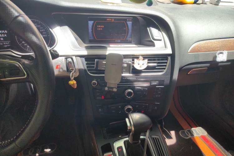 Used Audi A4L 2013 35 TFSI Automatic Comfort Model Audio And AC Panel
