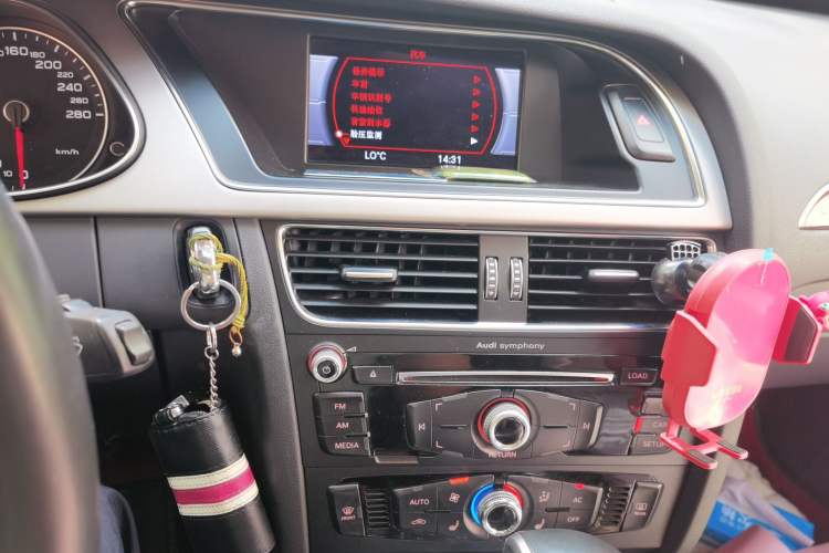 Used Audi A4L 2013 35 TFSI Automatic Comfort Model Audio And AC Panel