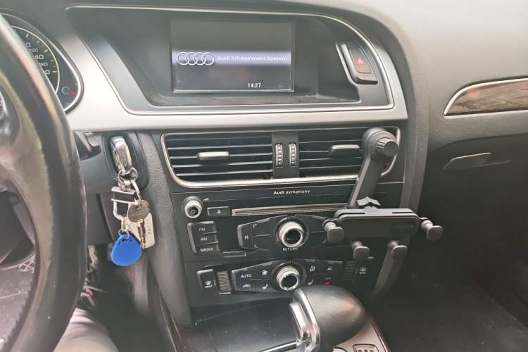 Used Audi A4L 2013 35 TFSI Automatic Comfort Model Audio And AC Panel