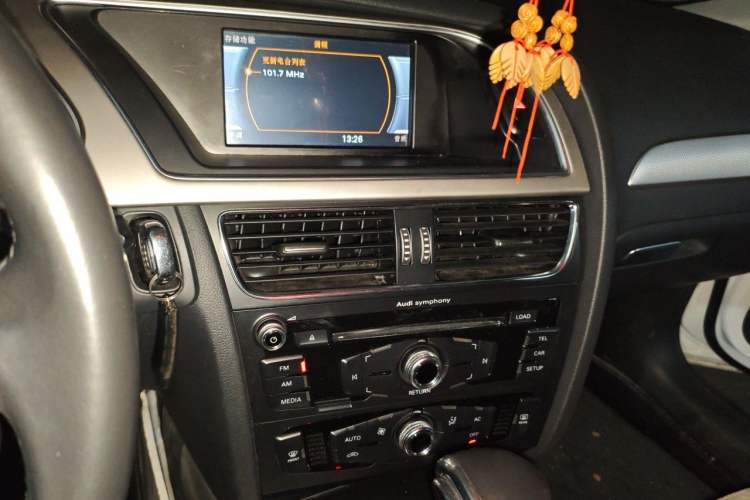 Used Audi A4L 2013 35 TFSI Automatic Standard Model Audio And AC Panel