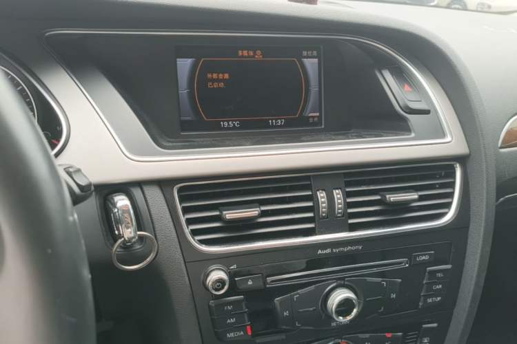 Used Audi A4L 2013 35 TFSI Automatic Comfort Model Audio And AC Panel