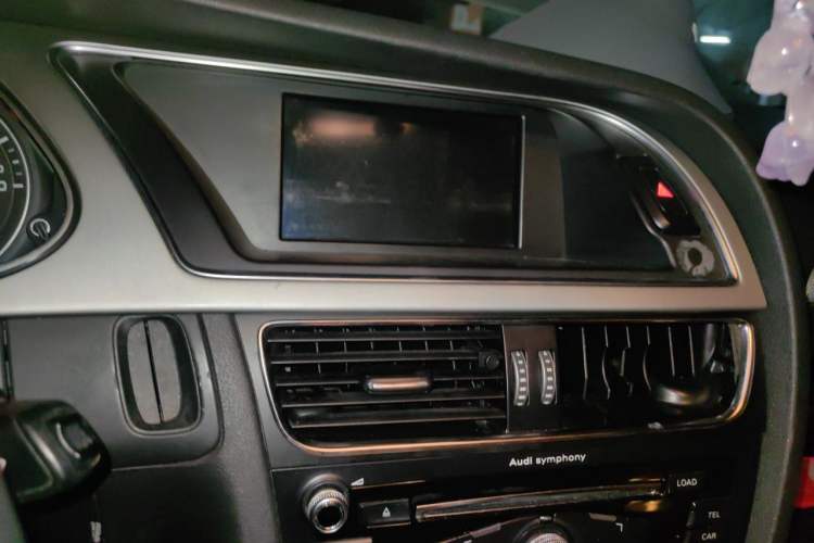 Used Audi A4L 2013 35 TFSI Automatic Standard Model Audio And AC Panel