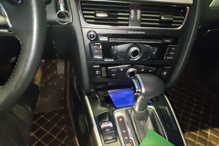 Used Audi A4L 2013 30 TFSI Automatic Comfort Model Audio And AC Panel