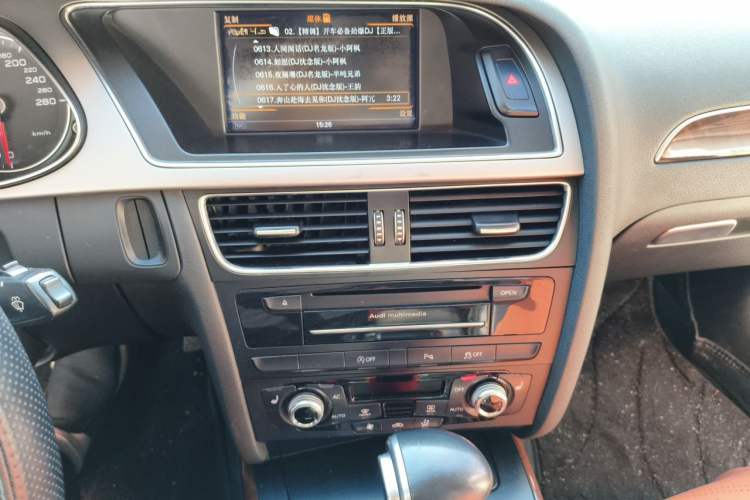 Used Audi A4L 2013 35 TFSI Automatic Technology Edition Audio And AC Panel