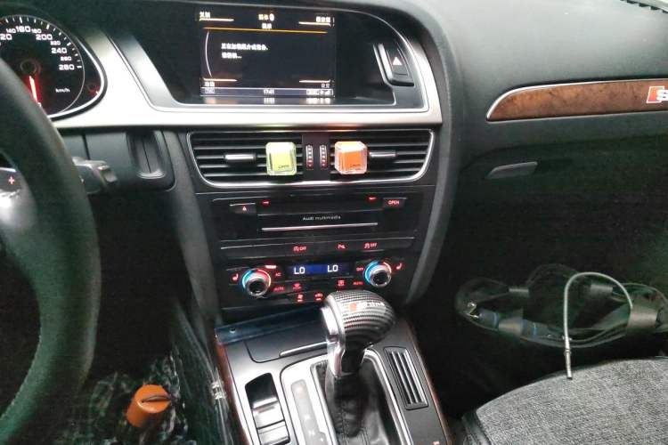 Used Audi A4L 2013 35 TFSI Automatic Technology Edition Audio And AC Panel