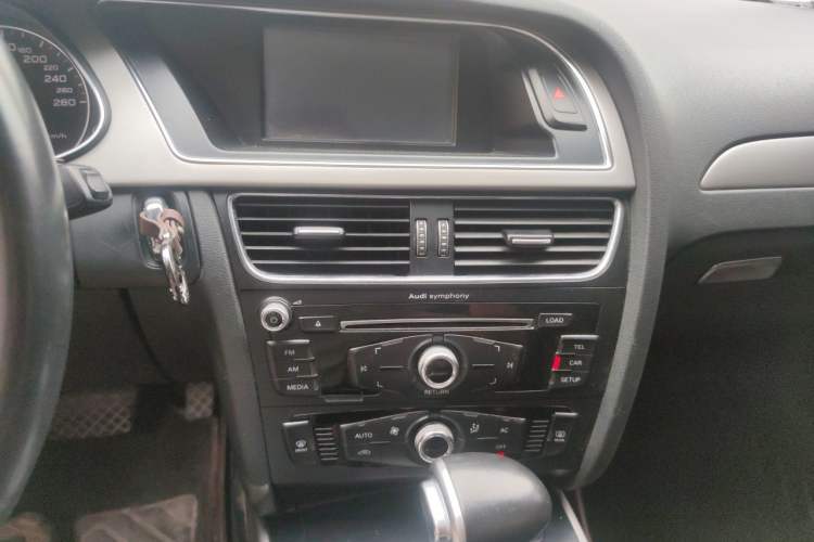 Used Audi A4L 2013 30 TFSI Automatic Comfort Model Audio And AC Panel