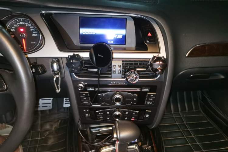 Used Audi A4L 2013 35 TFSI Automatic Comfort Model Audio And AC Panel