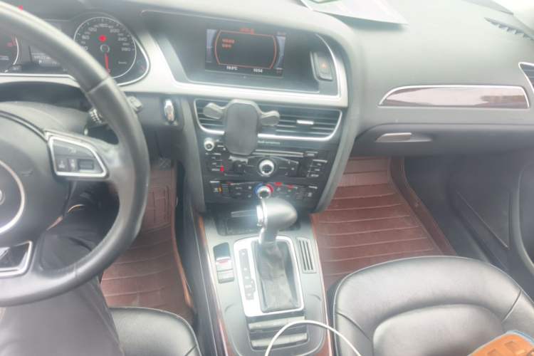 Used Audi A4L 2013 35 TFSI Automatic Comfort Model Audio And AC Panel