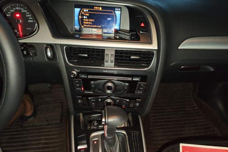 Used Audi A4L 2013 35 TFSI Automatic Standard Model Audio And AC Panel
