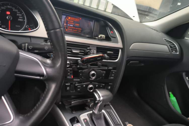 Used Audi A4L 2013 30 TFSI Automatic Comfort Model Audio And AC Panel