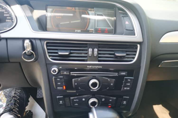 Used Audi A4L 2013 35 TFSI Automatic Standard Model Audio And AC Panel