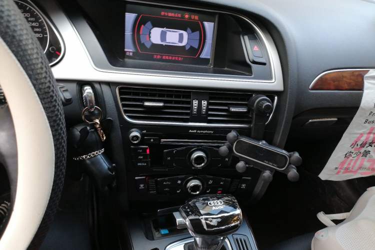 Used Audi A4L 2013 35 TFSI Automatic Comfort Model Audio And AC Panel