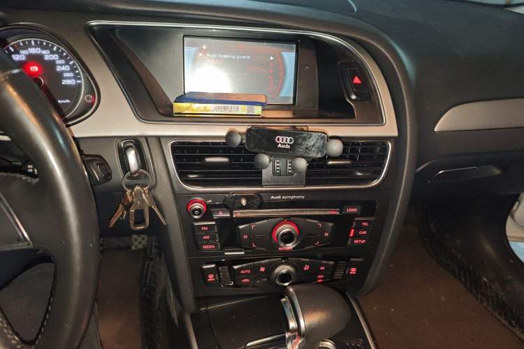 Used Audi A4L 2013 30 TFSI Automatic Comfort Model Audio And AC Panel
