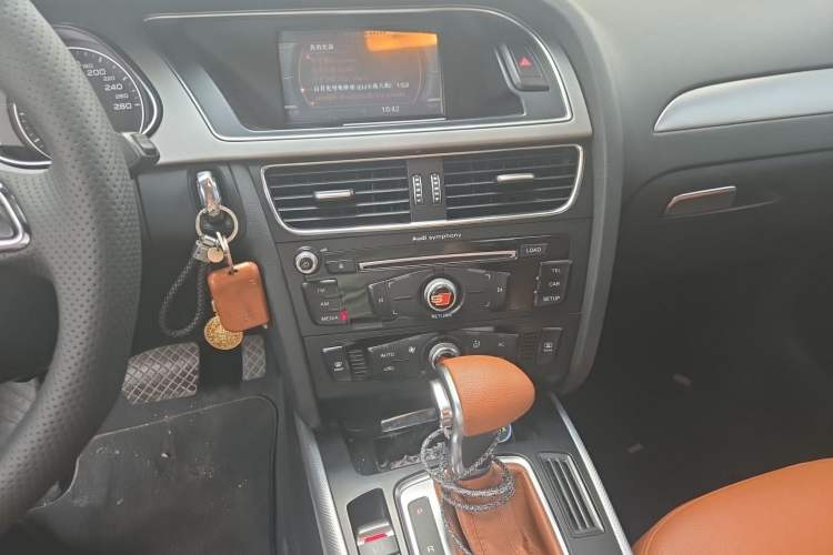 Used Audi A4L 2013 35 TFSI Automatic Standard Model Audio And AC Panel