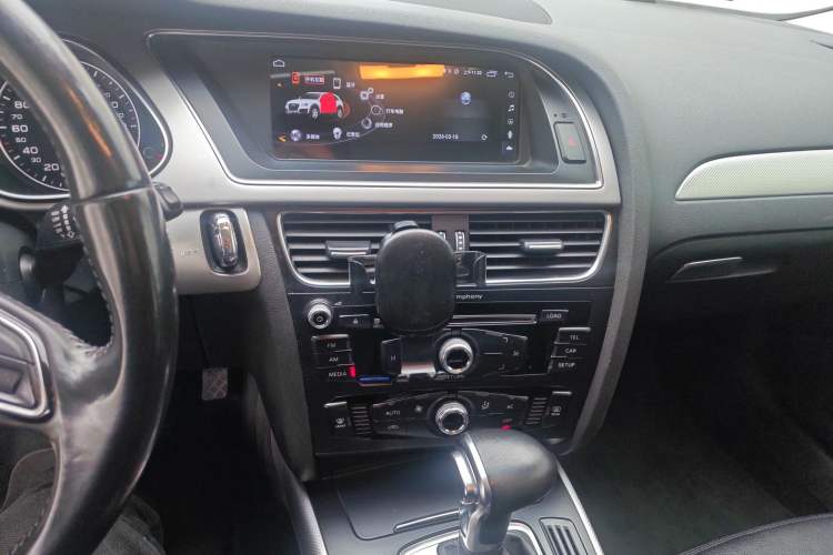 Used Audi A4L 2013 35 TFSI Automatic Standard Model Audio And AC Panel