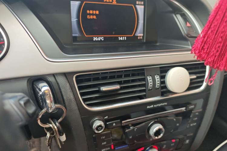 Used Audi A4L 2013 35 TFSI Automatic Standard Model Audio And AC Panel