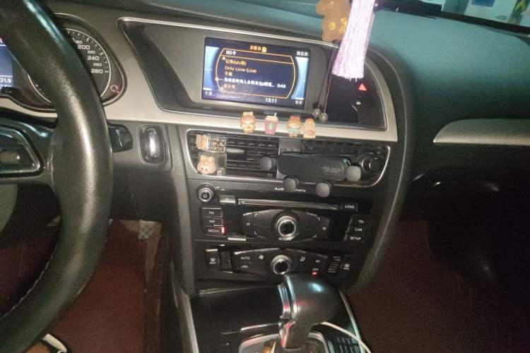 Used Audi A4L 2013 35 TFSI Automatic Standard Model Audio And AC Panel