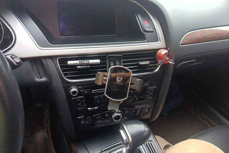 Used Audi A4L 2013 35 TFSI Automatic Comfort Model Audio And AC Panel