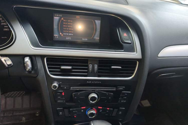 Used Audi A4L 2013 35 TFSI Automatic Standard Model Audio And AC Panel