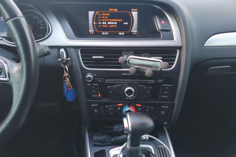 Used Audi A4L 2013 35 TFSI Automatic Standard Model Audio And AC Panel