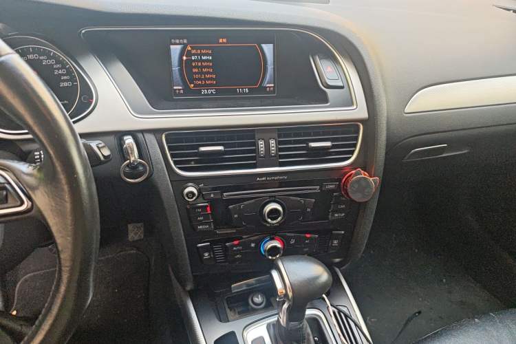 Used Audi A4L 2013 35 TFSI Automatic Standard Model Audio And AC Panel