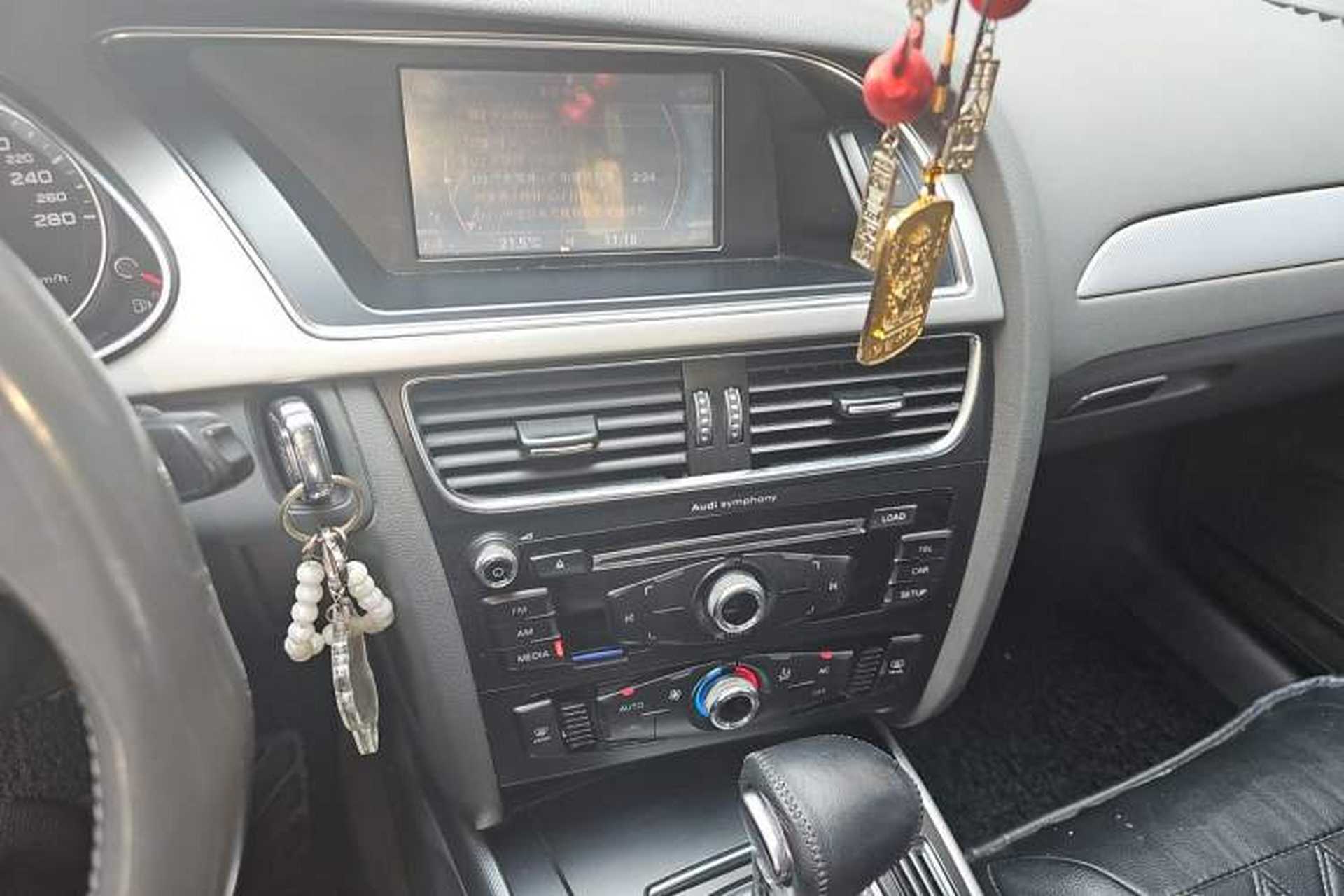 Used Audi A4L 2013 35 TFSI Automatic Standard Model Audio And AC Panel