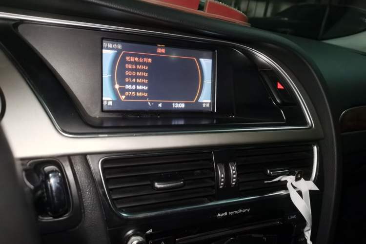 Used Audi A4L 2013 35 TFSI Automatic Standard Model Audio And AC Panel