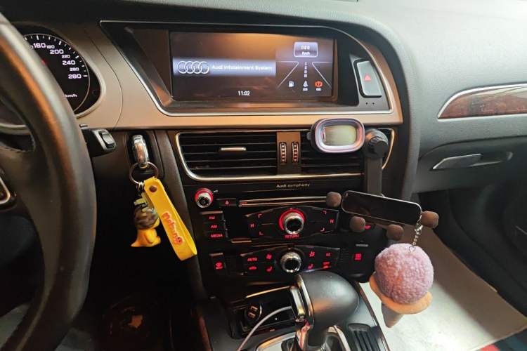 Used Audi A4L 2013 35 TFSI Automatic Comfort Model Audio And AC Panel
