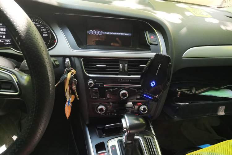 Used Audi A4L 2013 35 TFSI Automatic Standard Model Audio And AC Panel