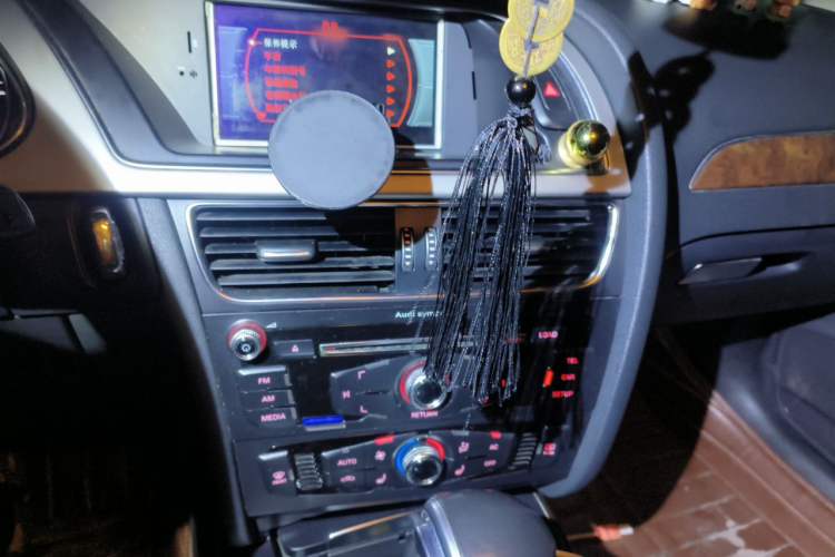 Used Audi A4L 2013 35 TFSI Automatic Comfort Model Audio And AC Panel