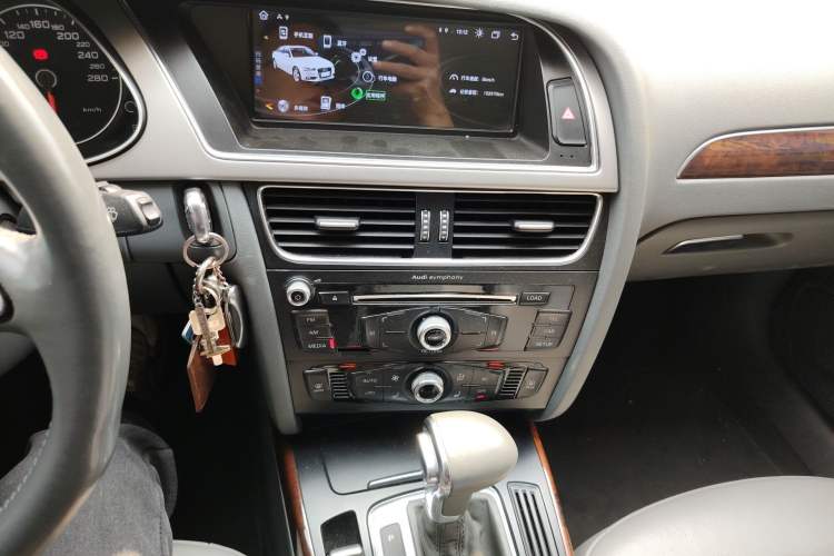Used Audi A4L 2013 35 TFSI Automatic Comfort Model Audio And AC Panel