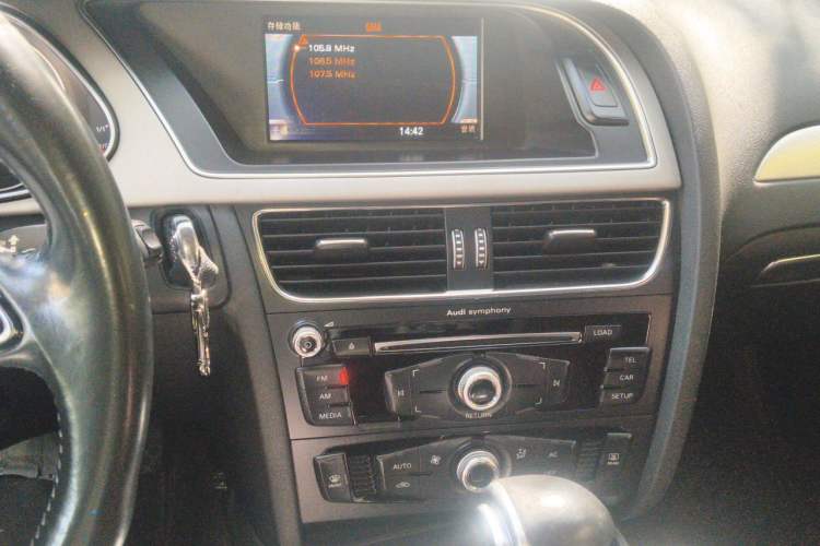 Used Audi A4L 2013 35 TFSI Automatic Standard Model Audio And AC Panel