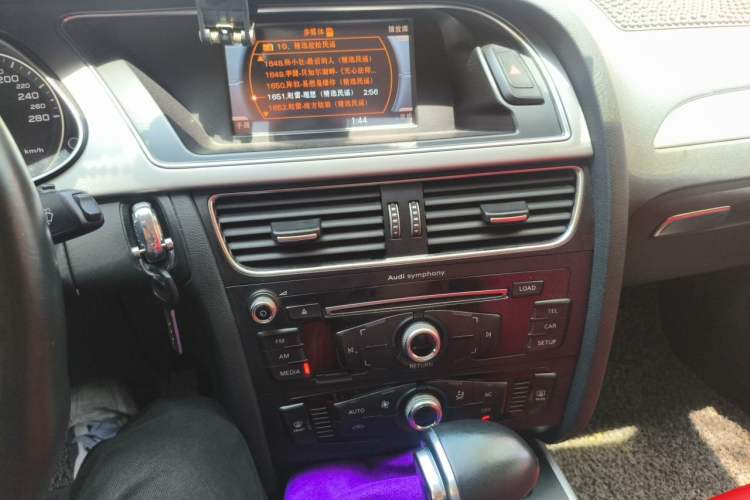 Used Audi A4L 2013 35 TFSI Automatic Standard Model Audio And AC Panel