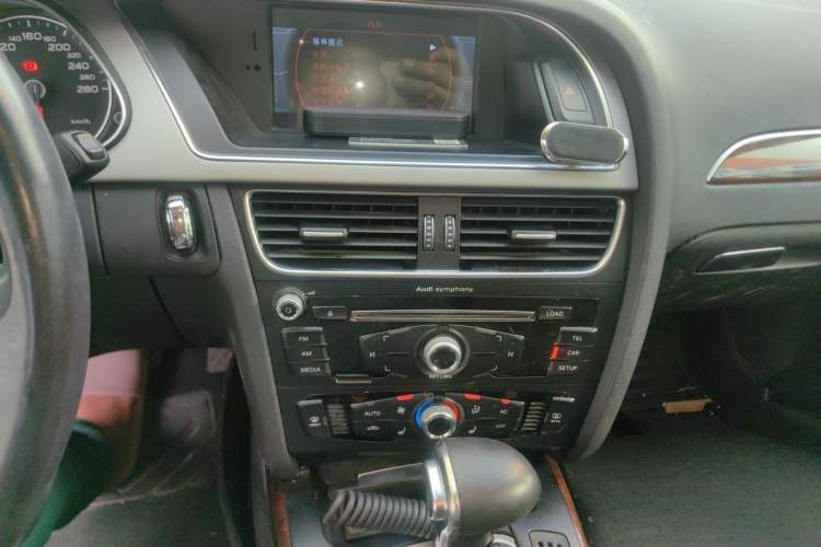 Used Audi A4L 2013 35 TFSI Automatic Comfort Model Audio And AC Panel