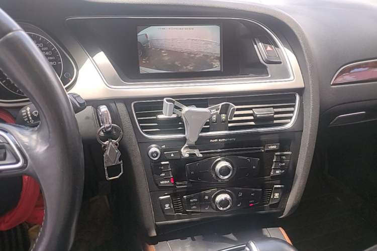 Used Audi A4L 2013 35 TFSI Automatic Comfort Model Audio And AC Panel