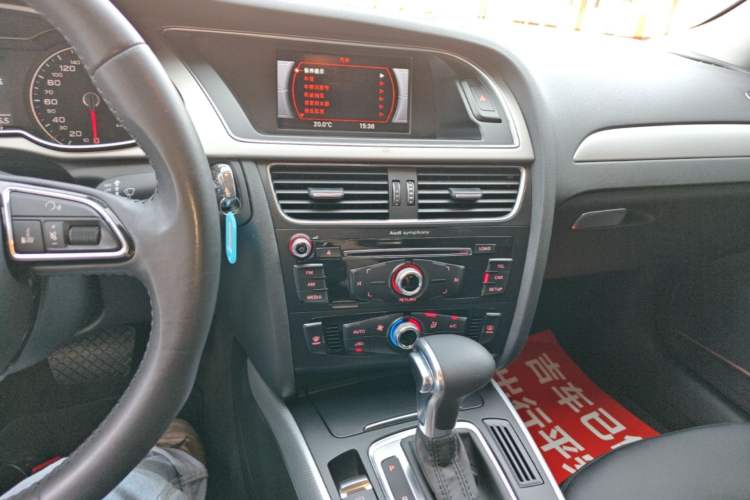 Used Audi A4L 2013 35 TFSI Automatic Standard Model Audio And AC Panel