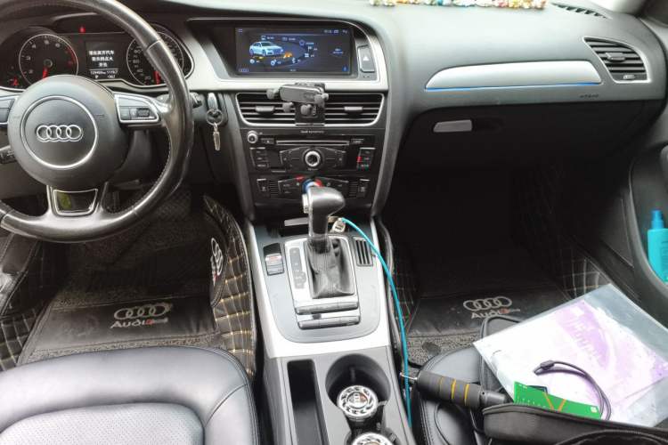 Used Audi A4L 2013 35 TFSI Automatic Standard Model Audio And AC Panel