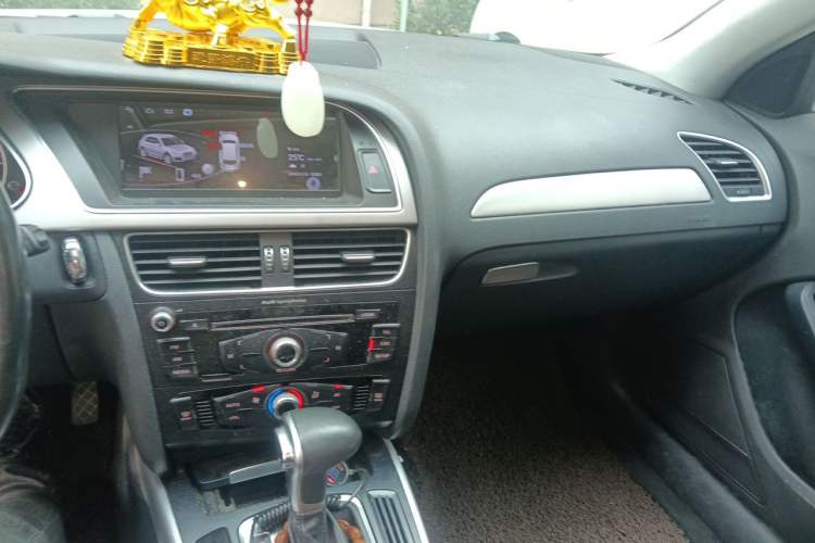 Used Audi A4L 2013 35 TFSI Automatic Standard Model Audio And AC Panel