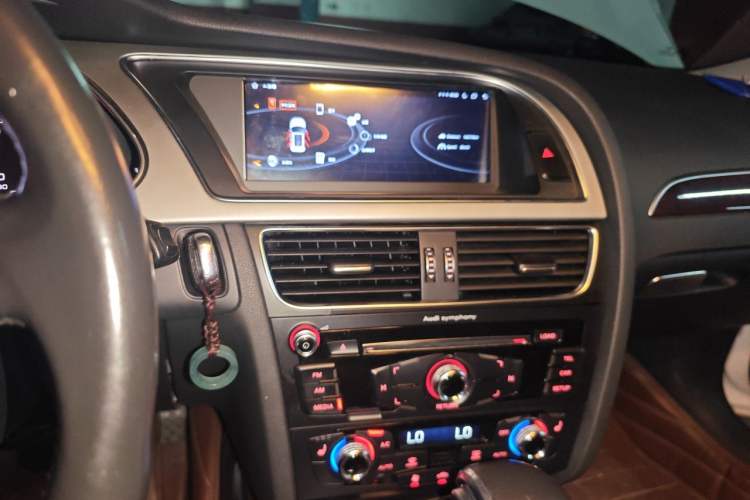Used Audi A4L 2013 35 TFSI Automatic Comfort Model Audio And AC Panel