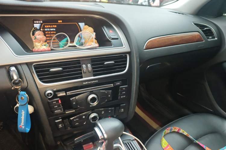 Used Audi A4L 2013 35 TFSI Automatic Comfort Model Audio And AC Panel
