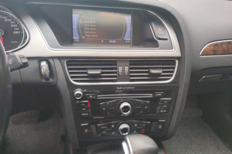 Used Audi A4L 2013 35 TFSI Automatic Standard Model Audio And AC Panel