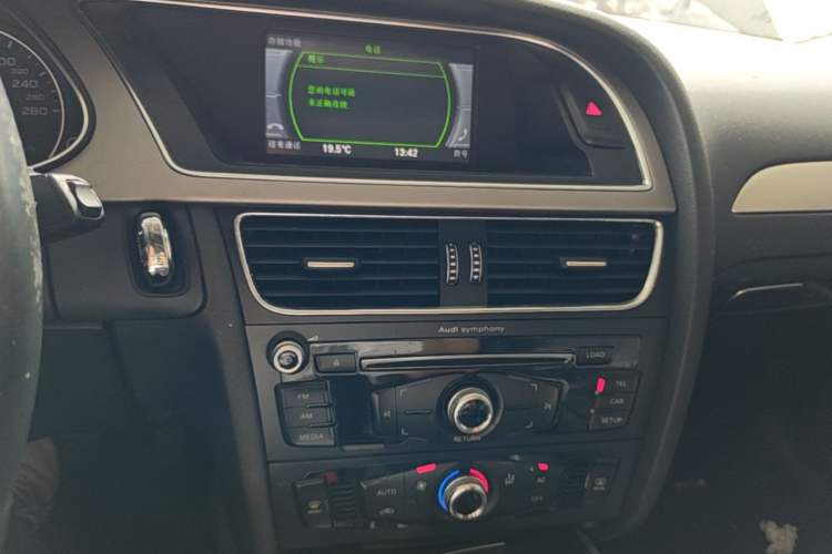 Used Audi A4L 2013 35 TFSI Automatic Standard Model Audio And AC Panel
