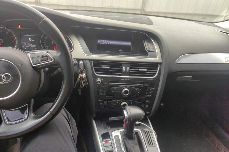 Used Audi A4L 2013 35 TFSI Automatic Standard Model Audio And AC Panel