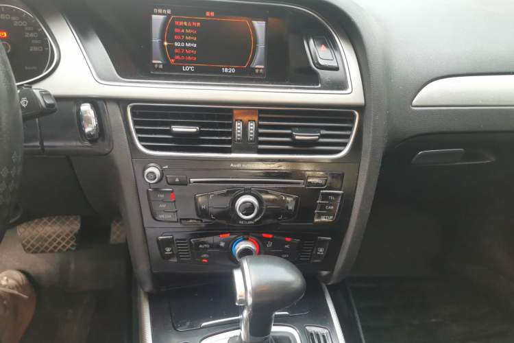 Used Audi A4L 2013 35 TFSI Automatic Comfort Model Audio And AC Panel