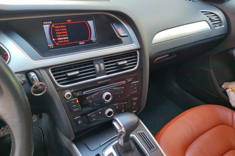 Used Audi A4L 2013 35 TFSI Automatic Standard Model Audio And AC Panel