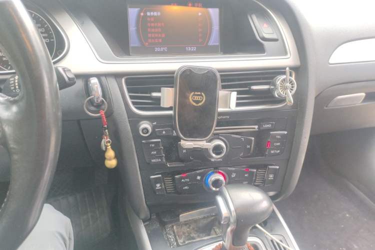Used Audi A4L 2013 35 TFSI Automatic Standard Model Audio And AC Panel